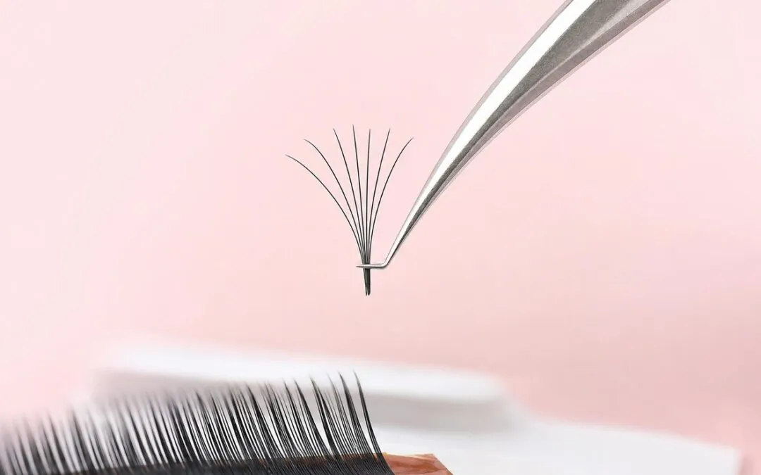 Extensions de cils : cil à cil ou volume russe, par où commencer ?